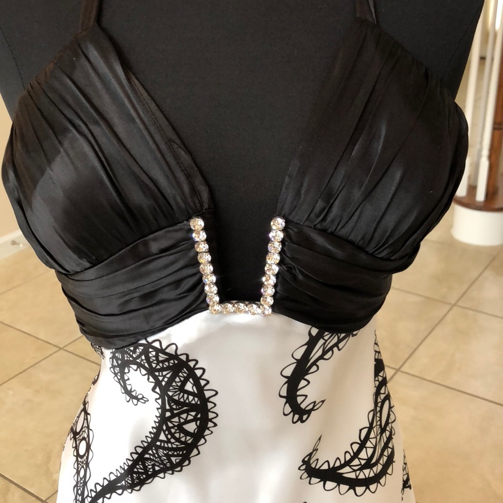 Cache black&white stunning halter gown